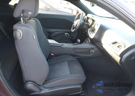 2020 Dodge Challenger Sxt z USA, uszkodzony, nr VIN 2C3CDZAG0LH202004